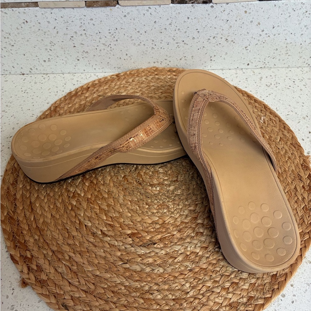 Vionic Tan Sandals Classic Thong Style - Picture 2 of 4